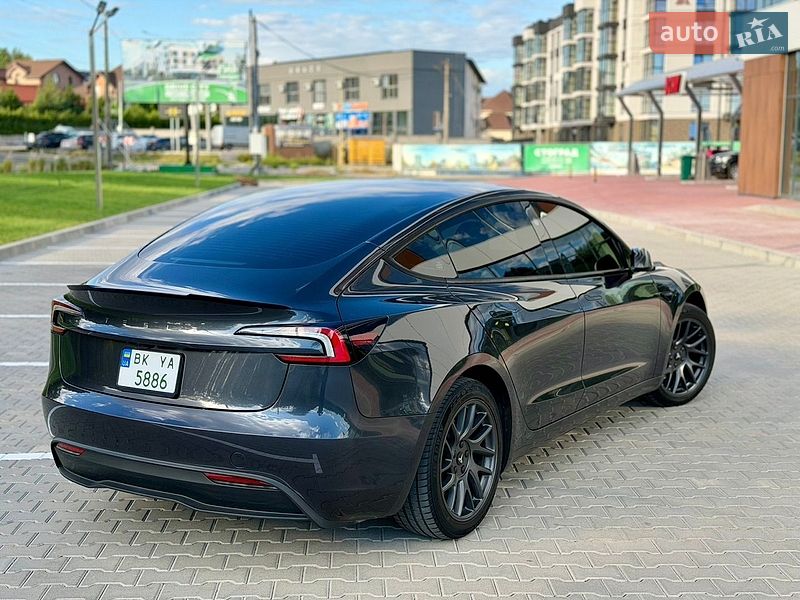 Седан Tesla Model 3 2024 в Рівному