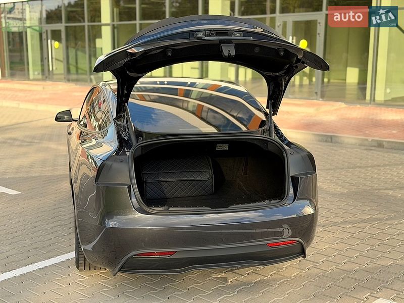 Седан Tesla Model 3 2024 в Рівному