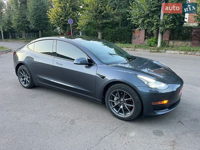 Седан Tesla Model 3 2023 в Львові