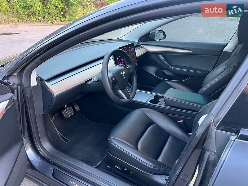 Седан Tesla Model 3 2023 в Львові