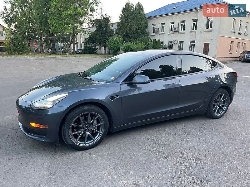 Седан Tesla Model 3 2023 в Львові
