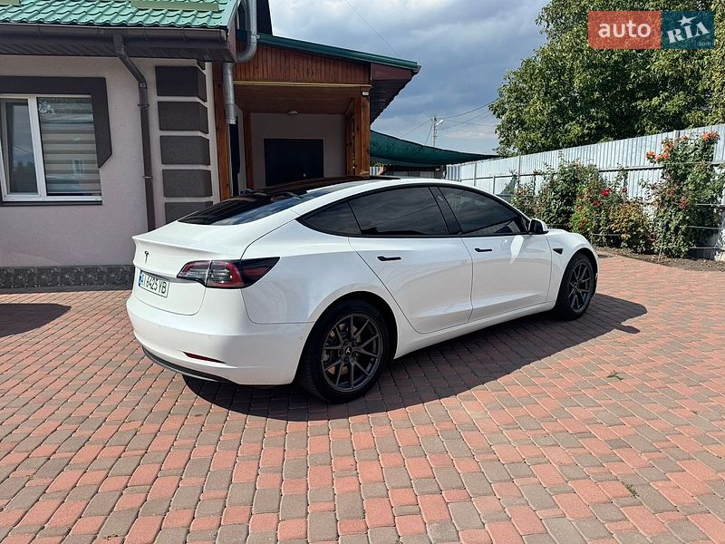 Седан Tesla Model 3 2021 в Миргороді