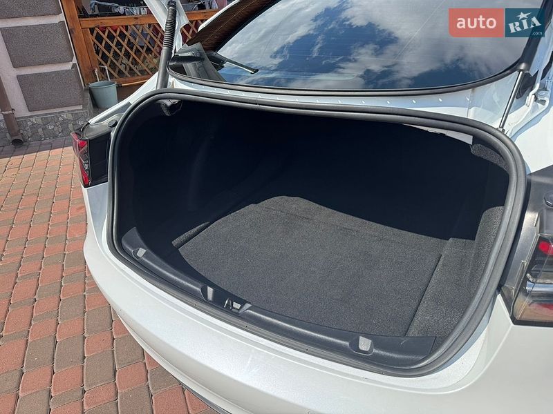 Седан Tesla Model 3 2021 в Миргороді