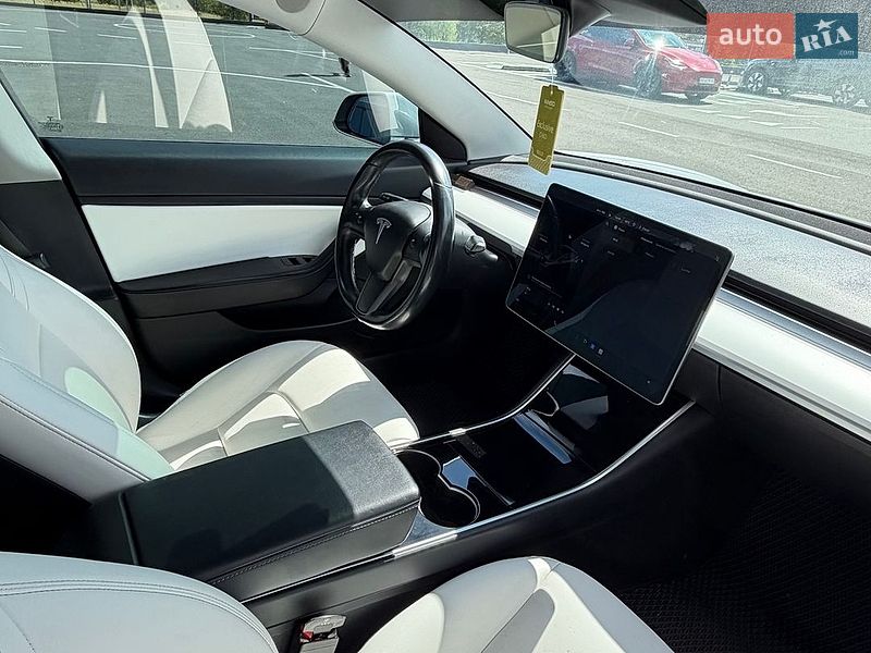 Седан Tesla Model 3 2018 в Киеве