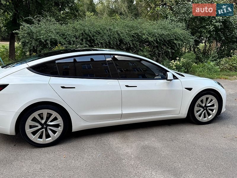 Седан Tesla Model 3 2021 в Кривому Розі