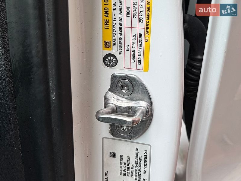 Седан Tesla Model 3 2021 в Кривому Розі