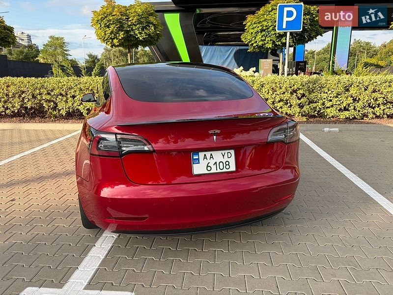 Седан Tesla Model 3 2021 в Киеве