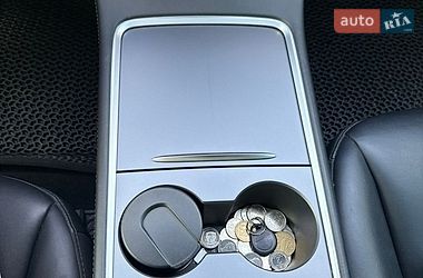 Седан Tesla Model 3 2021 в Киеве
