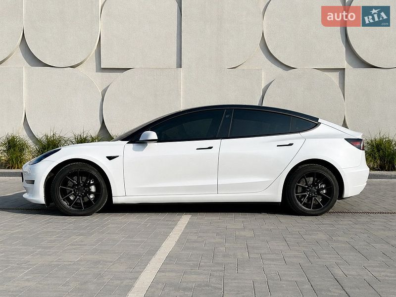Седан Tesla Model 3 2021 в Луцьку