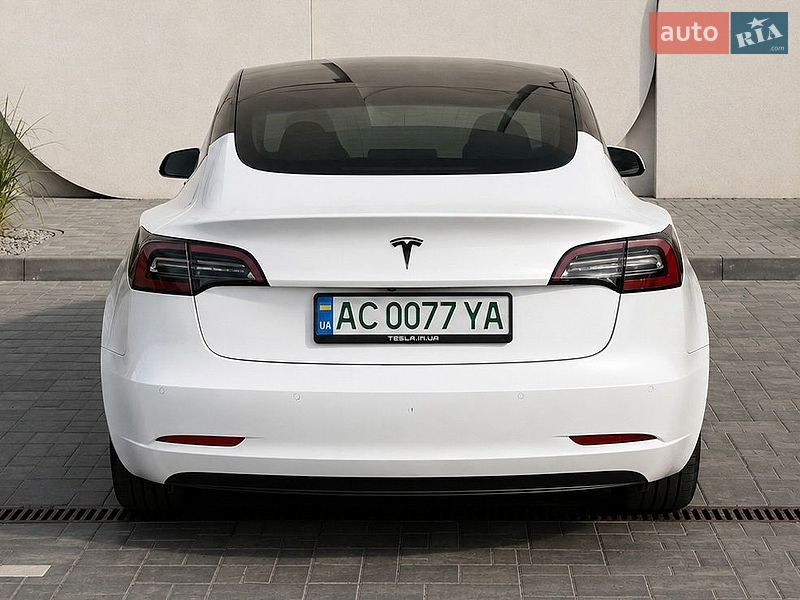 Седан Tesla Model 3 2021 в Луцке