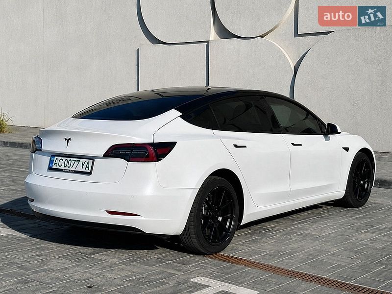Седан Tesla Model 3 2021 в Луцьку