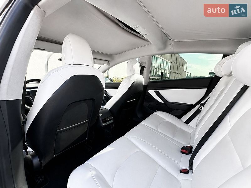 Седан Tesla Model 3 2021 в Луцьку
