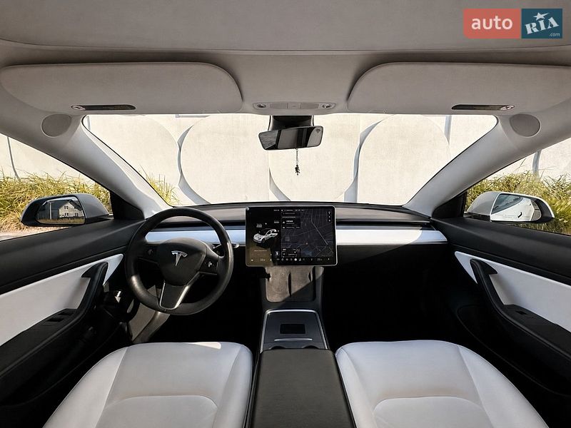Седан Tesla Model 3 2021 в Луцьку
