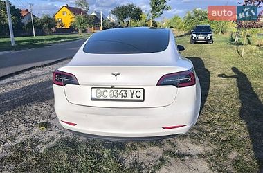 Седан Tesla Model 3 2022 в Львове