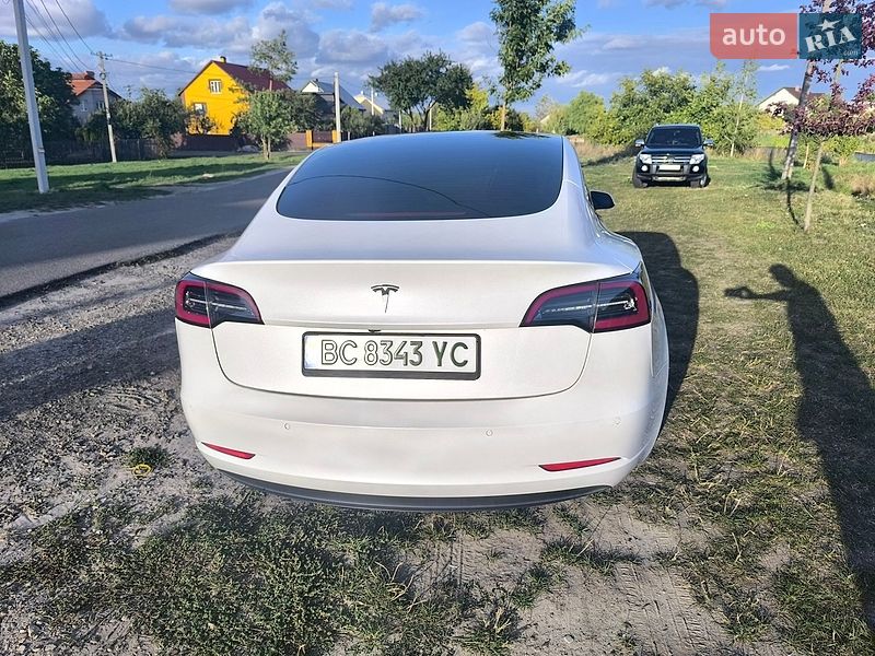 Седан Tesla Model 3 2022 в Львове
