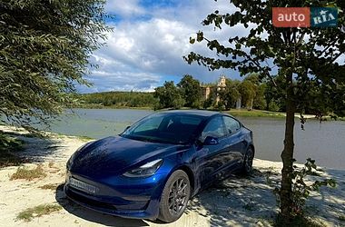 Седан Tesla Model 3 2021 в Львове