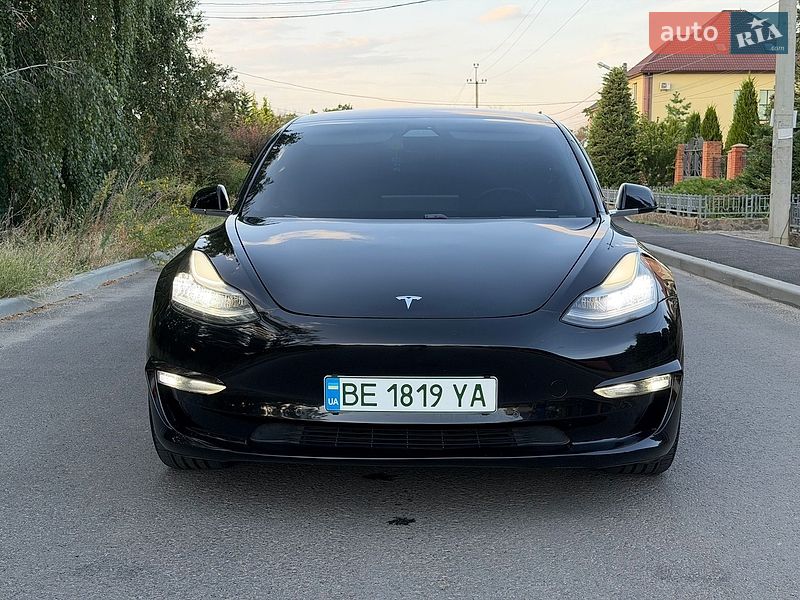 Седан Tesla Model 3 2018 в Николаеве
