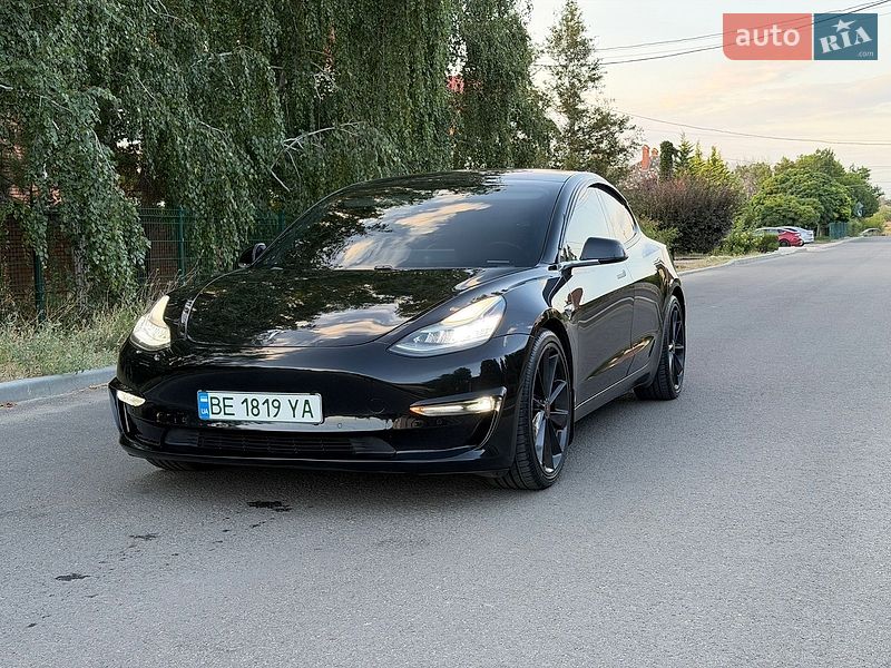 Седан Tesla Model 3 2018 в Николаеве