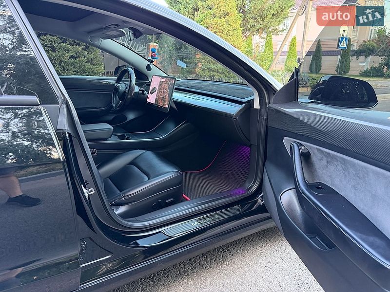 Седан Tesla Model 3 2018 в Николаеве