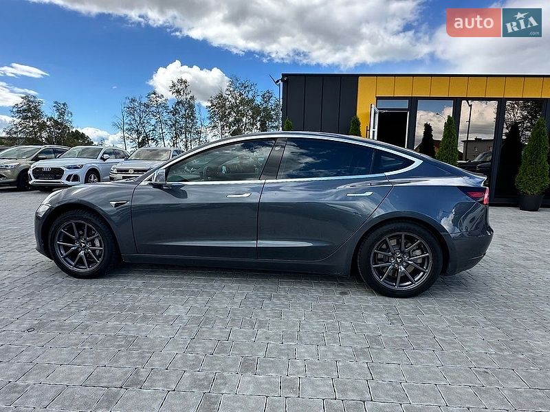Седан Tesla Model 3 2018 в Ивано-Франковске
