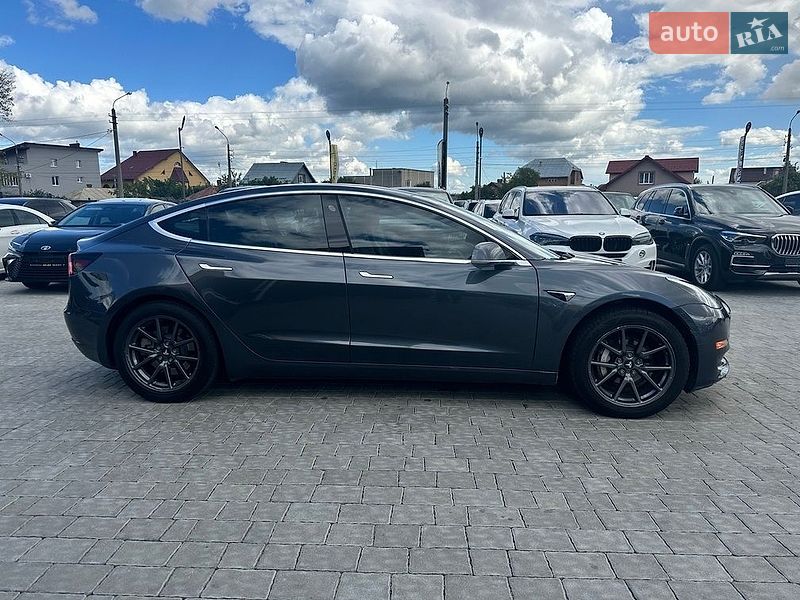 Седан Tesla Model 3 2018 в Ивано-Франковске