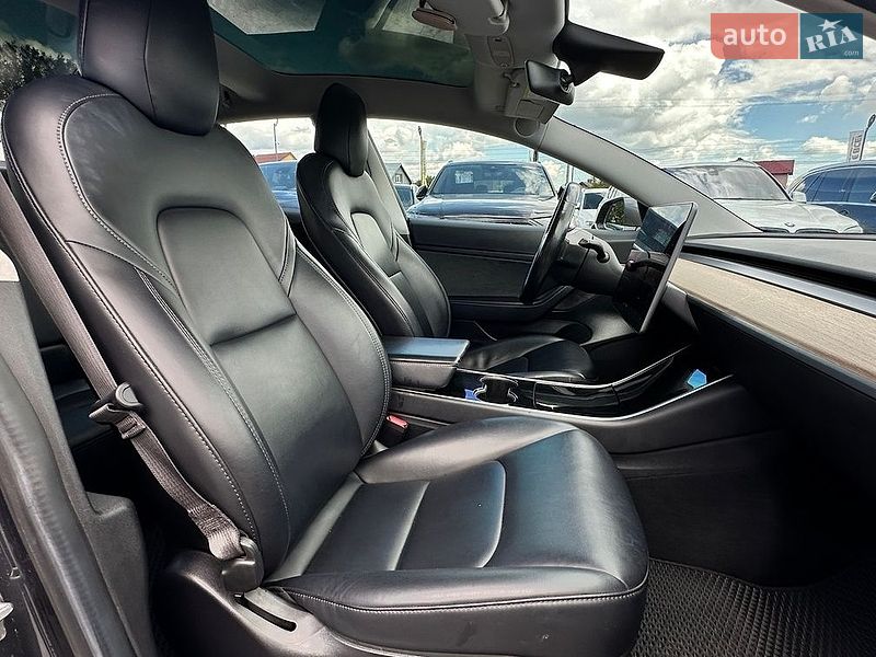Седан Tesla Model 3 2018 в Ивано-Франковске