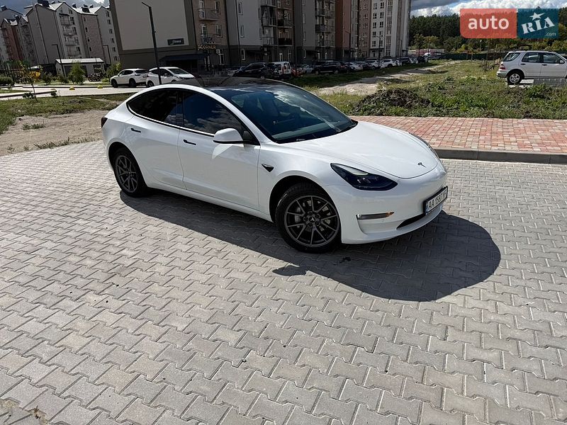 Седан Tesla Model 3 2022 в Броварах