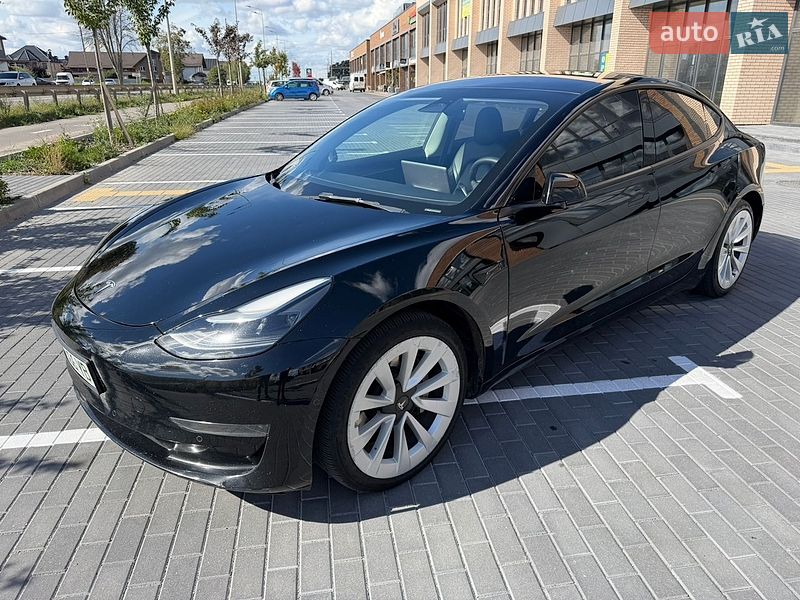 Седан Tesla Model 3 2022 в Виннице
