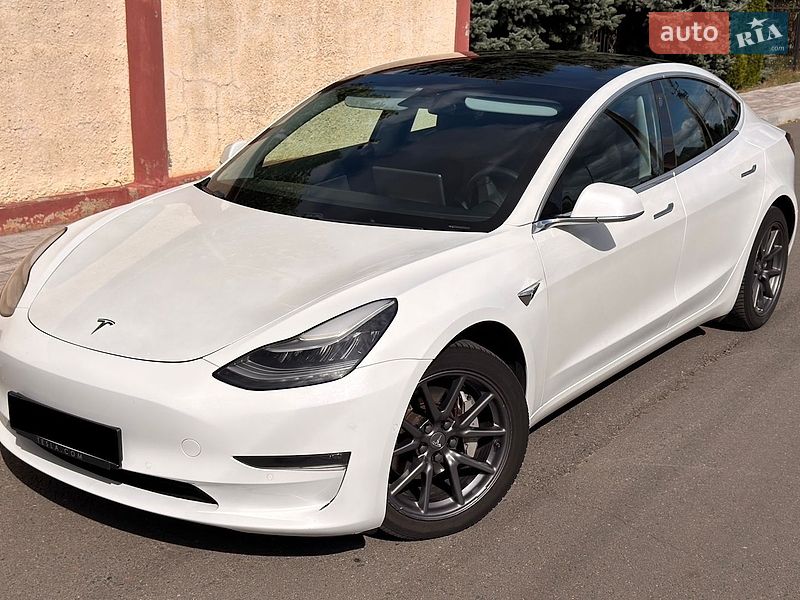 Tesla Model 3 2020