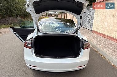 Седан Tesla Model 3 2020 в Ковеле