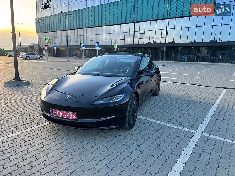 Седан Tesla Model 3 2024 в Львове