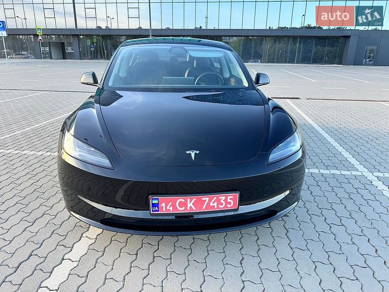 Седан Tesla Model 3 2024 в Львове