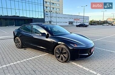 Седан Tesla Model 3 2024 в Львове