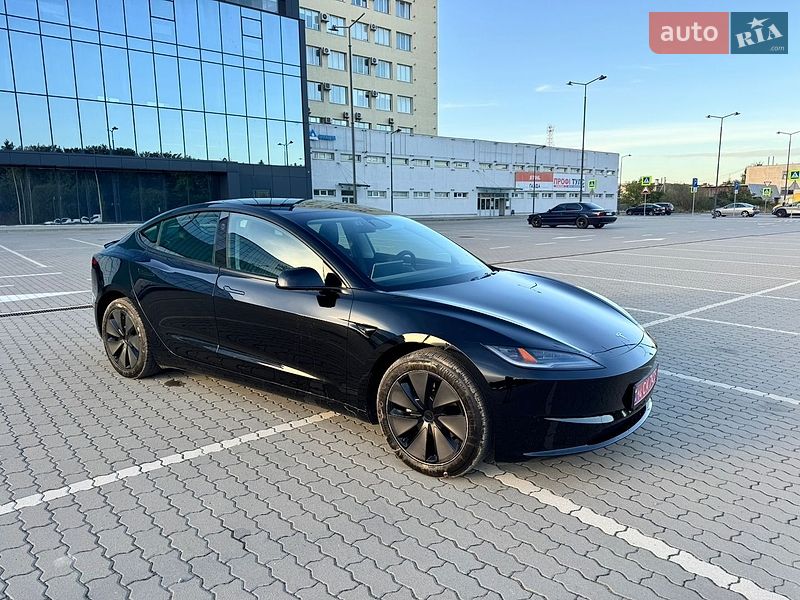 Седан Tesla Model 3 2024 в Львове