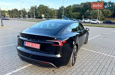 Седан Tesla Model 3 2024 в Львове