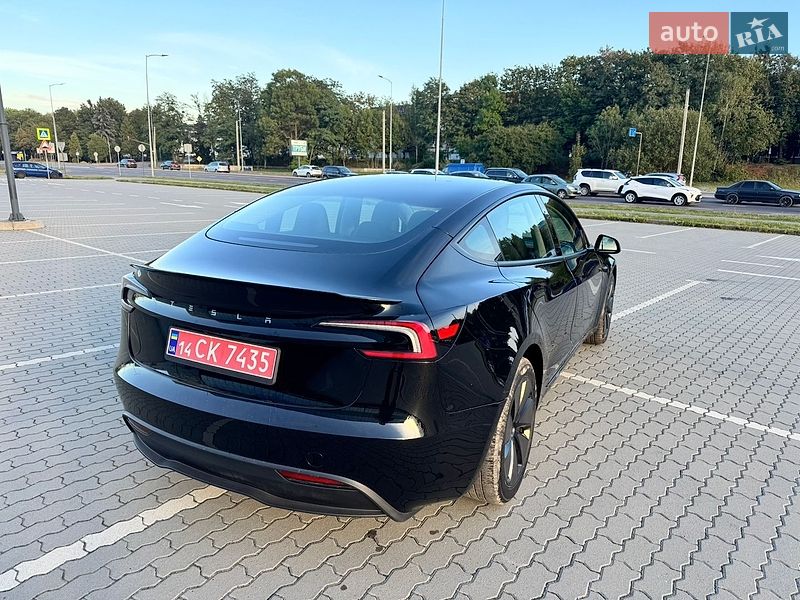 Седан Tesla Model 3 2024 в Львове