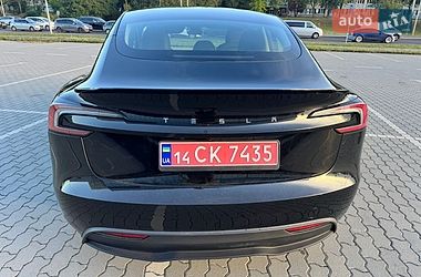 Седан Tesla Model 3 2024 в Львове