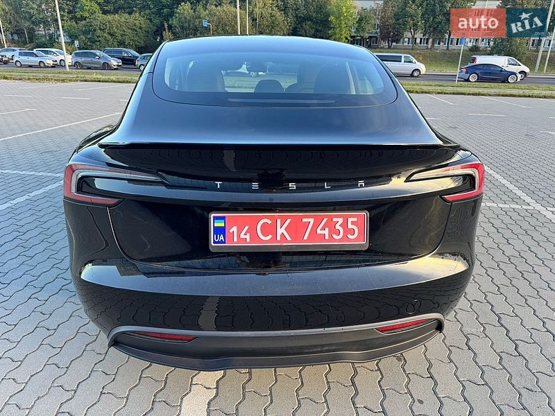 Седан Tesla Model 3 2024 в Львове