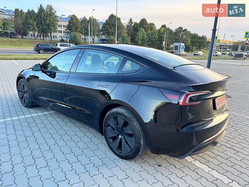 Седан Tesla Model 3 2024 в Львове