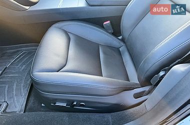 Седан Tesla Model 3 2024 в Львове