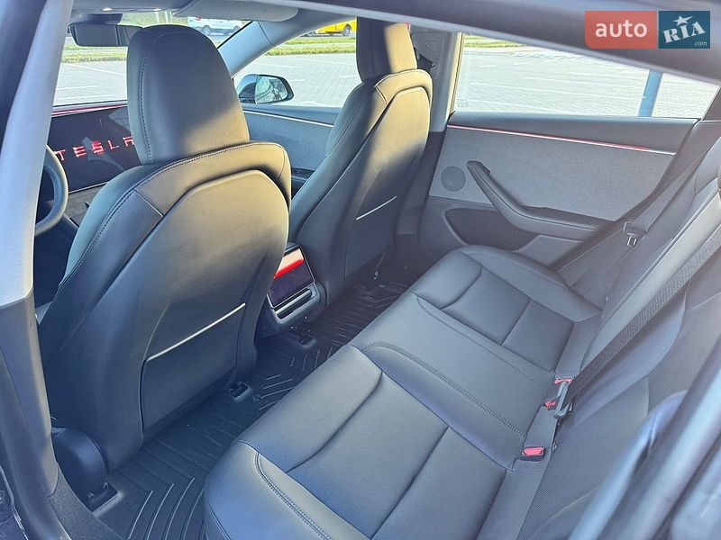 Седан Tesla Model 3 2024 в Львове