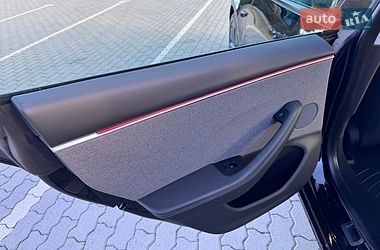 Седан Tesla Model 3 2024 в Львове