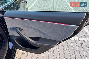 Седан Tesla Model 3 2024 в Львове