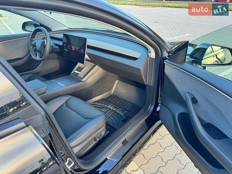 Седан Tesla Model 3 2024 в Львове