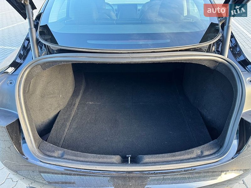 Седан Tesla Model 3 2024 в Львове