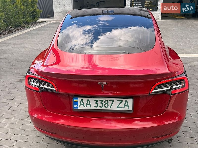 Седан Tesla Model 3 2018 в Киеве