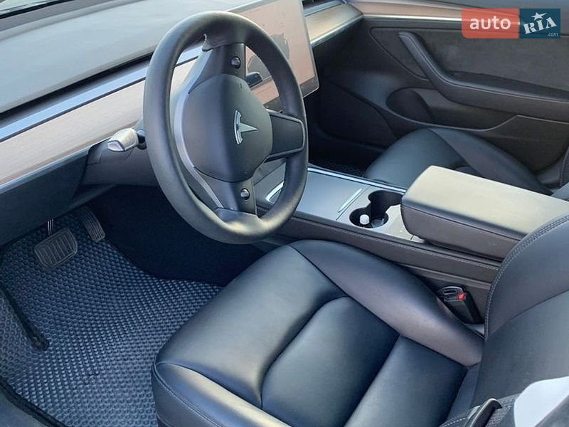 Седан Tesla Model 3 2023 в Сокале
