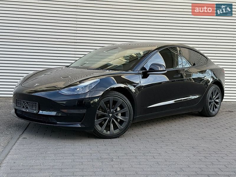 Седан Tesla Model 3 2022 в Рівному