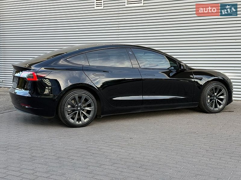 Седан Tesla Model 3 2022 в Рівному