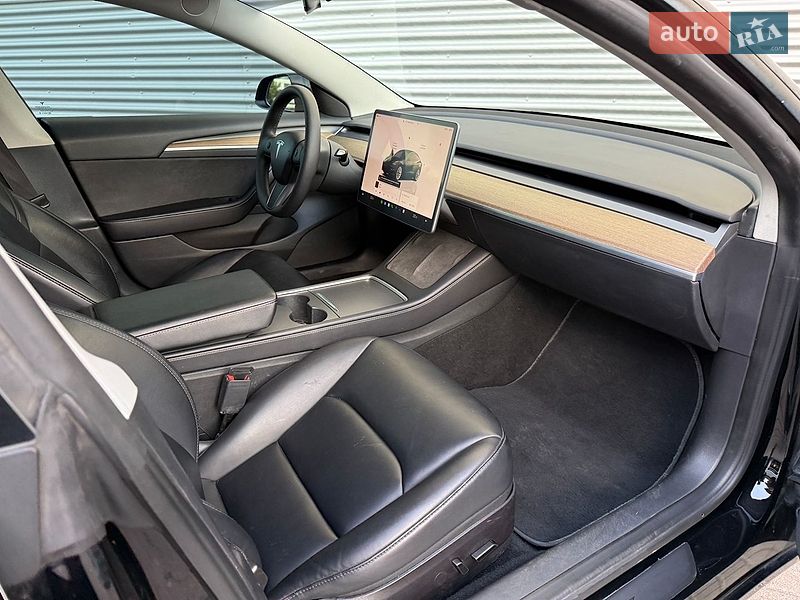 Седан Tesla Model 3 2022 в Рівному